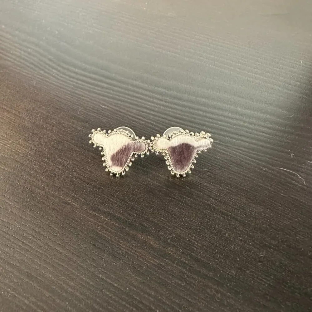 Earrings‎